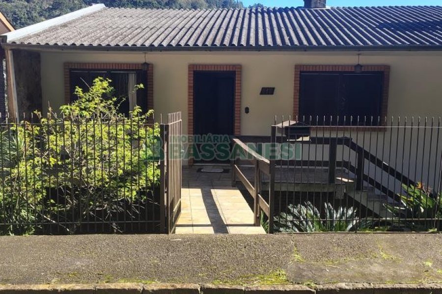 Casa com 231m², 3 dormitórios, no bairro Galópolis em Caxias do Sul para Comprar