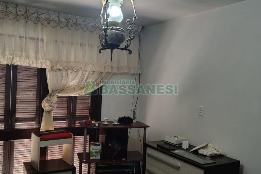 Casa com 231m², 3 dormitórios, no bairro Galópolis em Caxias do Sul para Comprar