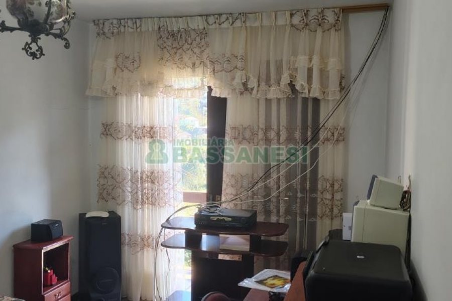Casa com 231m², 3 dormitórios, no bairro Galópolis em Caxias do Sul para Comprar