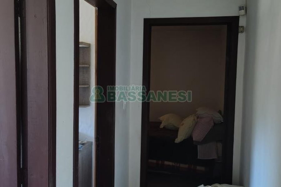 Casa com 231m², 3 dormitórios, no bairro Galópolis em Caxias do Sul para Comprar