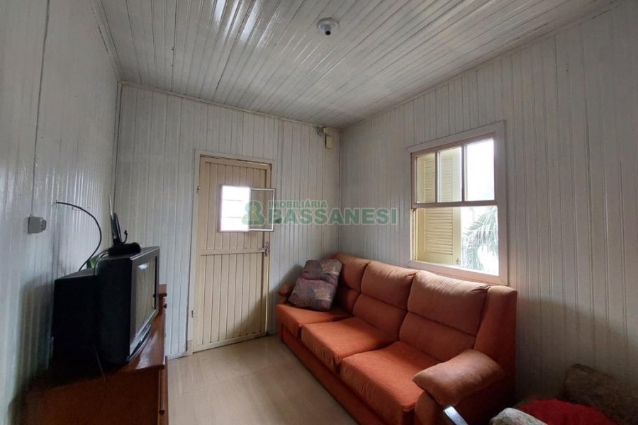 Casa com 141m², 2 dormitórios, 4 vagas, no bairro Marechal Floriano em Caxias do Sul para Comprar