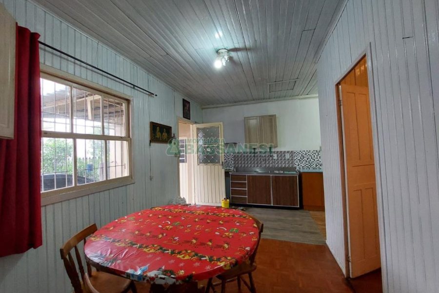 Casa com 141m², 2 dormitórios, 4 vagas, no bairro Marechal Floriano em Caxias do Sul para Comprar