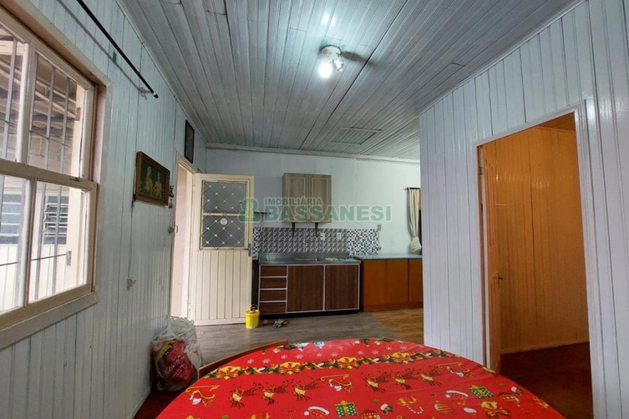 Casa com 141m², 2 dormitórios, 4 vagas, no bairro Marechal Floriano em Caxias do Sul para Comprar