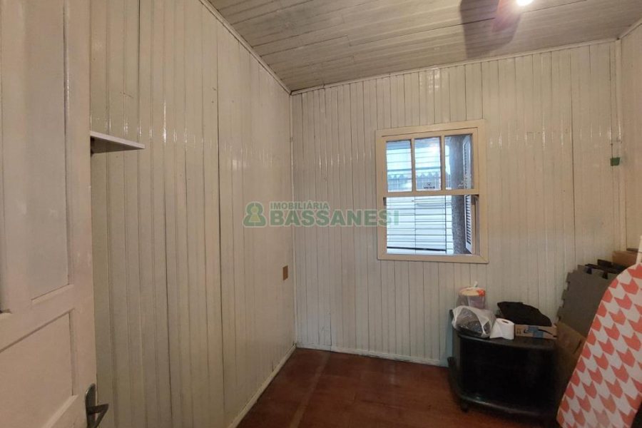 Casa com 141m², 2 dormitórios, 4 vagas, no bairro Marechal Floriano em Caxias do Sul para Comprar