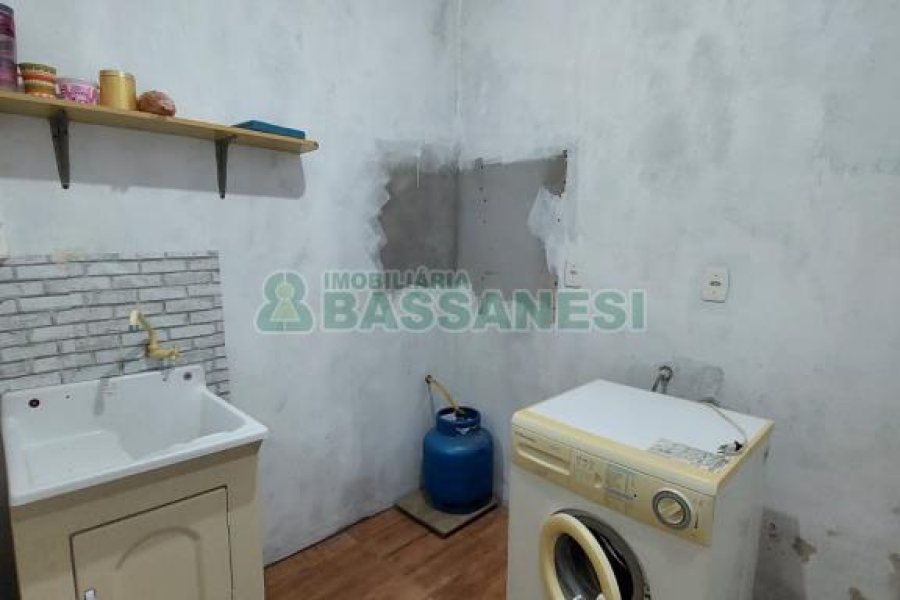 Casa com 141m², 2 dormitórios, 4 vagas, no bairro Marechal Floriano em Caxias do Sul para Comprar