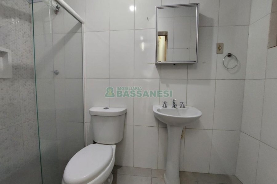 Casa com 141m², 2 dormitórios, 4 vagas, no bairro Marechal Floriano em Caxias do Sul para Comprar