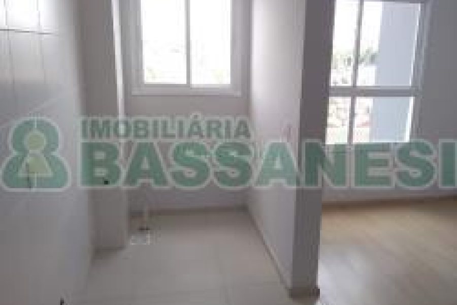 Apartamento com 42m², 2 dormitórios, 1 vaga, no bairro Desvio Rizzo em Caxias do Sul para Comprar