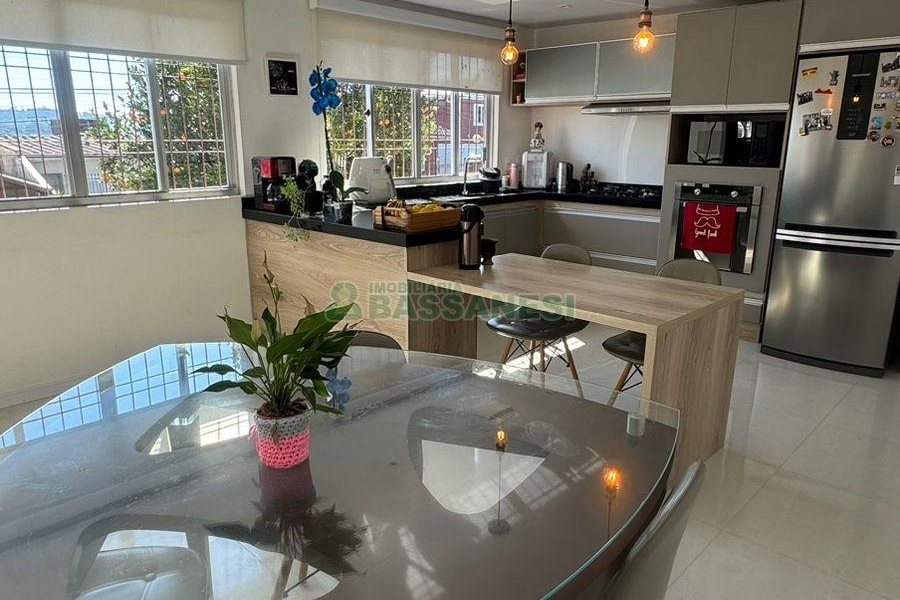 Casa com 154m², 4 dormitórios, 2 vagas, no bairro Cruzeiro em Caxias do Sul para Comprar