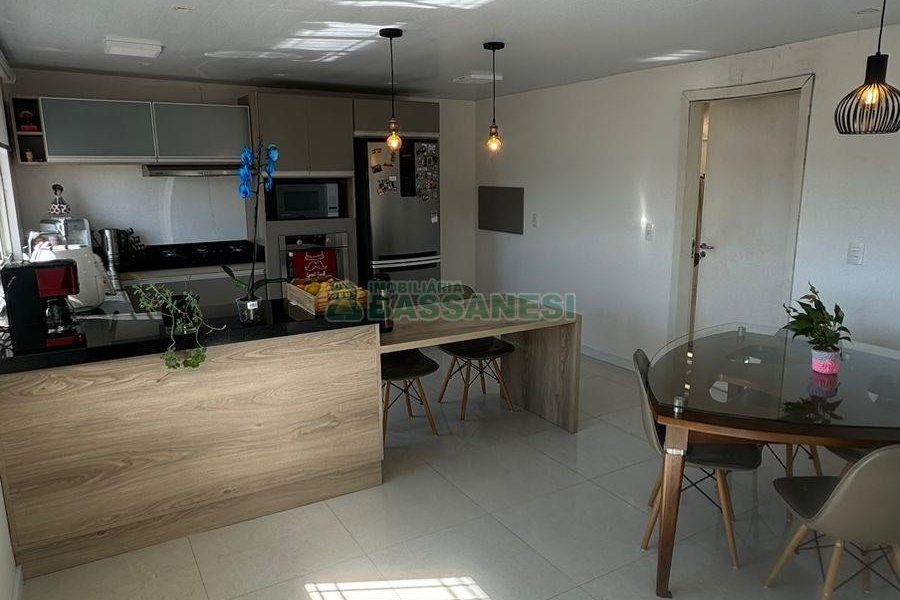 Casa com 154m², 4 dormitórios, 2 vagas, no bairro Cruzeiro em Caxias do Sul para Comprar