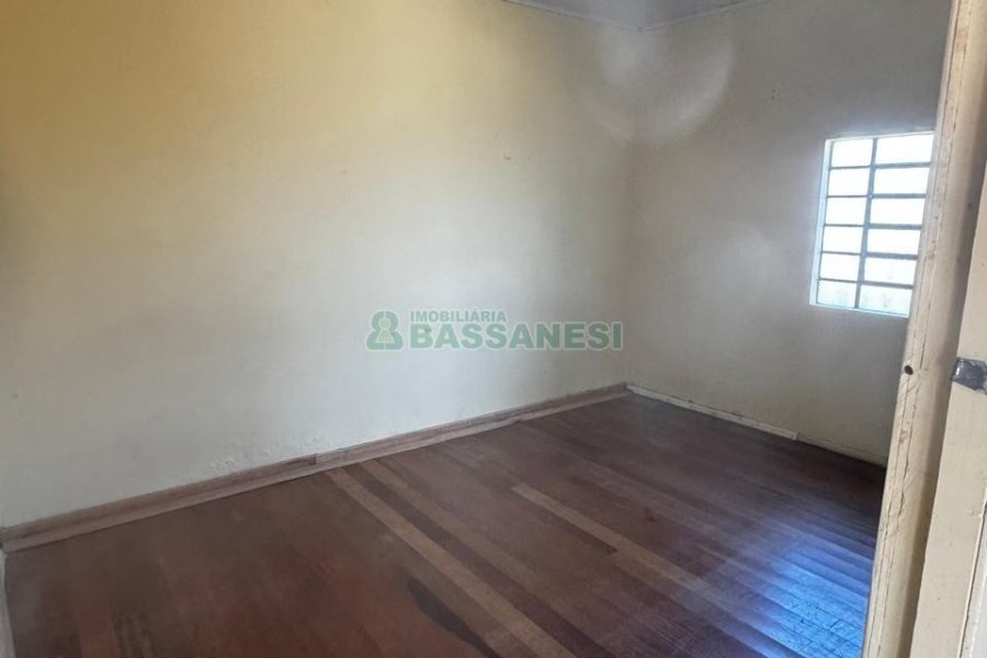 Casa com 154m², 4 dormitórios, 2 vagas, no bairro Cruzeiro em Caxias do Sul para Comprar