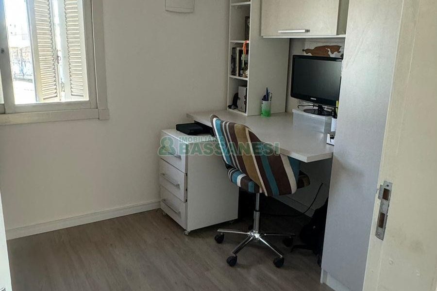 Casa com 154m², 4 dormitórios, 2 vagas, no bairro Cruzeiro em Caxias do Sul para Comprar