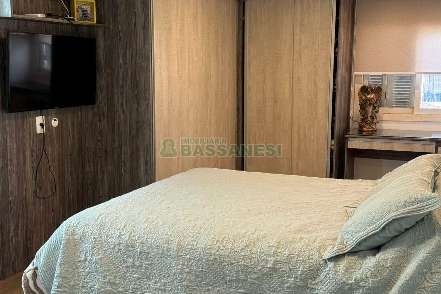 Casa com 154m², 4 dormitórios, 2 vagas, no bairro Cruzeiro em Caxias do Sul para Comprar