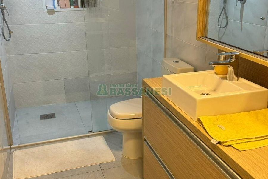 Casa com 154m², 4 dormitórios, 2 vagas, no bairro Cruzeiro em Caxias do Sul para Comprar