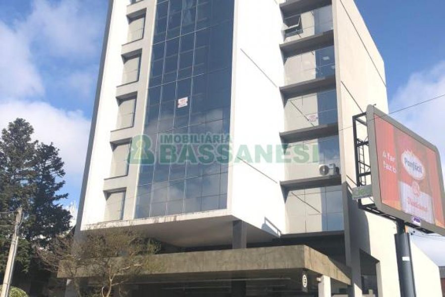 Loja com 534m², 5 vagas, no bairro Lourdes em Caxias do Sul para Alugar