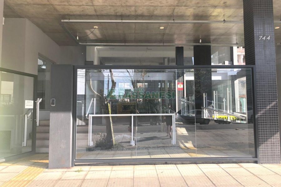 Loja com 534m², 5 vagas, no bairro Lourdes em Caxias do Sul para Alugar