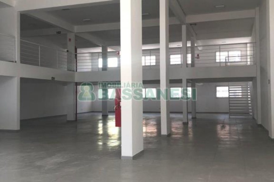 Loja com 534m², 5 vagas, no bairro Lourdes em Caxias do Sul para Alugar