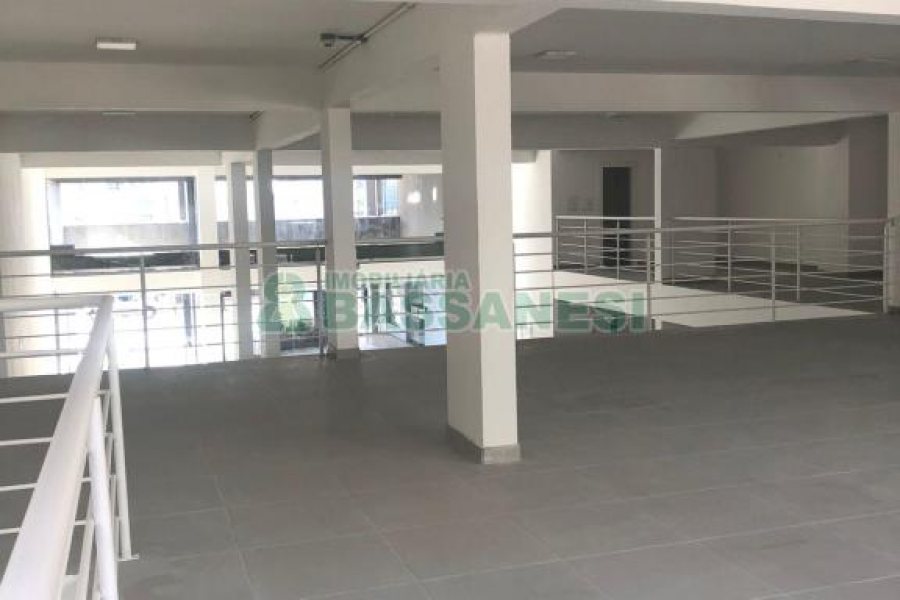 Loja com 534m², 5 vagas, no bairro Lourdes em Caxias do Sul para Alugar