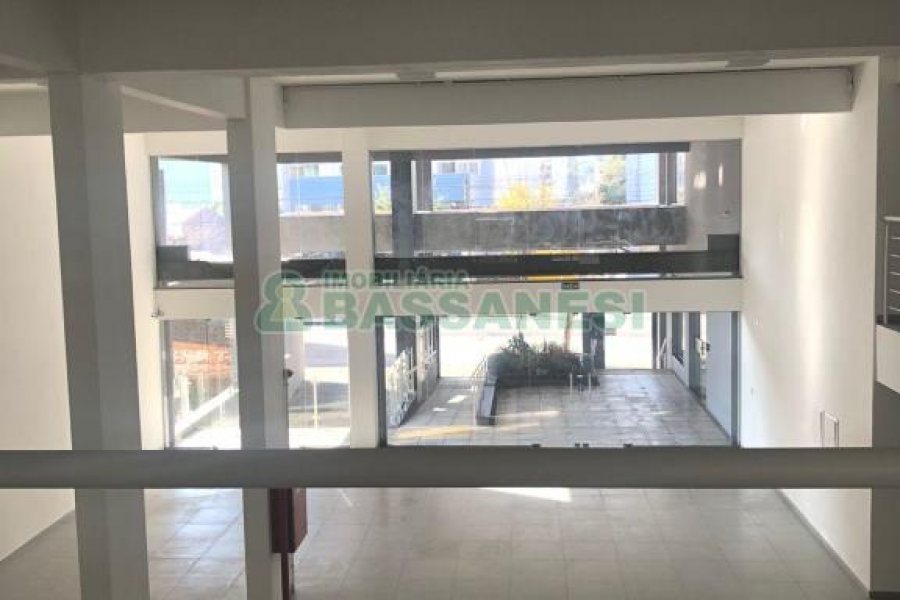 Loja com 534m², 5 vagas, no bairro Lourdes em Caxias do Sul para Alugar