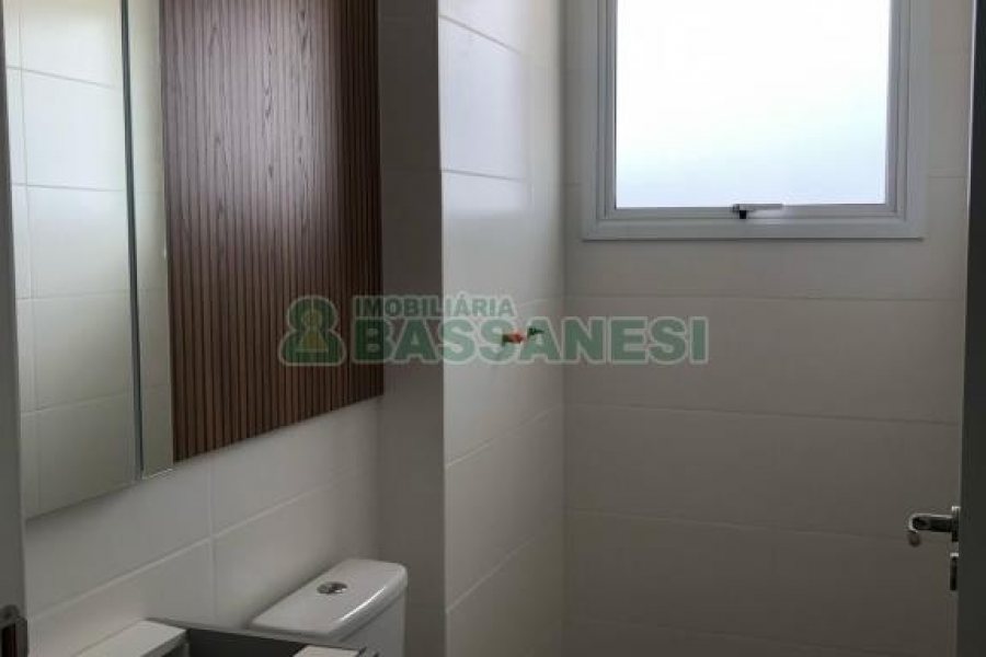 Apartamento com 62m², 2 dormitórios, 1 vaga, no bairro Cinqüentenário em Caxias do Sul para Alugar