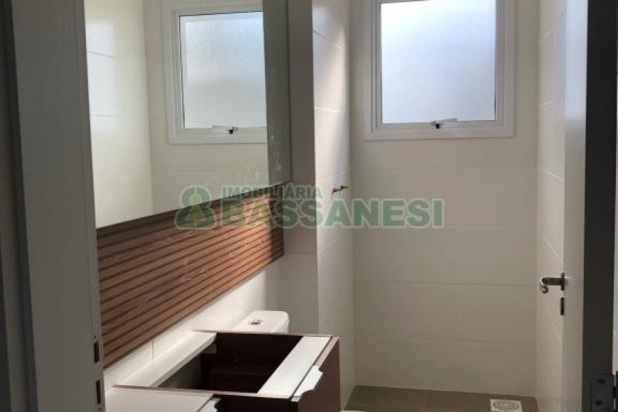 Apartamento com 62m², 2 dormitórios, 1 vaga, no bairro Cinqüentenário em Caxias do Sul para Alugar