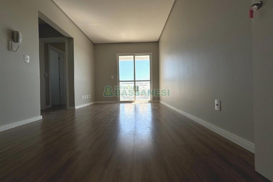 Apartamento com 62m², 2 dormitórios, 1 vaga, no bairro Cinqüentenário em Caxias do Sul para Alugar