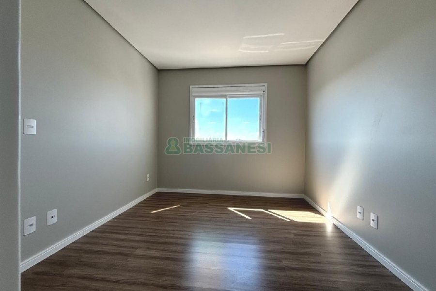 Apartamento com 62m², 2 dormitórios, 1 vaga, no bairro Cinqüentenário em Caxias do Sul para Alugar