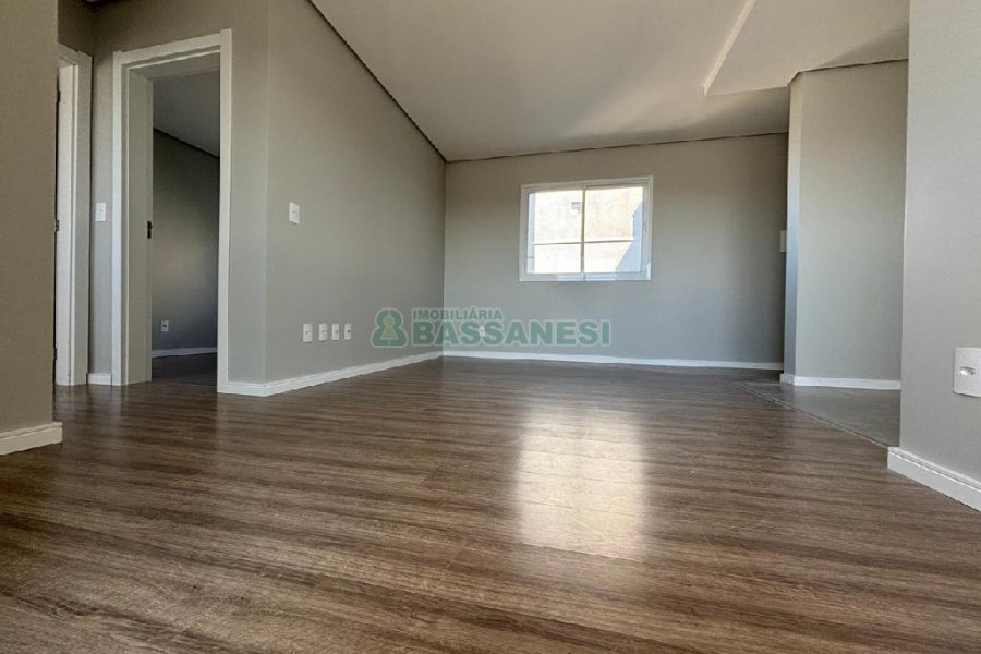 Apartamento com 62m², 2 dormitórios, 1 vaga, no bairro Cinqüentenário em Caxias do Sul para Alugar