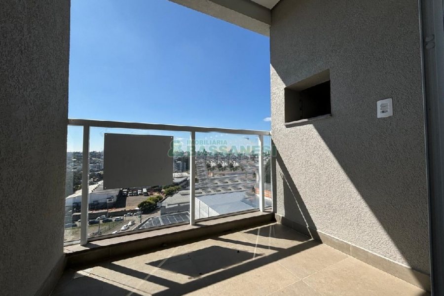 Apartamento com 62m², 2 dormitórios, 1 vaga, no bairro Cinqüentenário em Caxias do Sul para Alugar