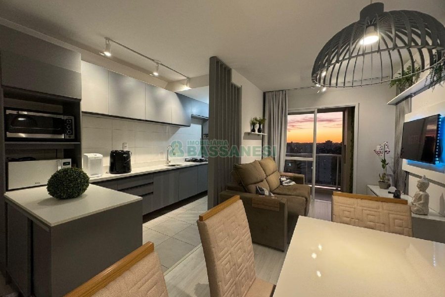 Apartamento com 55m², 2 dormitórios, 1 vaga, no bairro Panazzolo em Caxias do Sul para Comprar