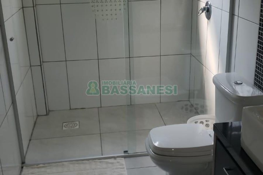 Casa com 265m², 4 dormitórios, 4 vagas, no bairro Vinhedos em Caxias do Sul para Comprar