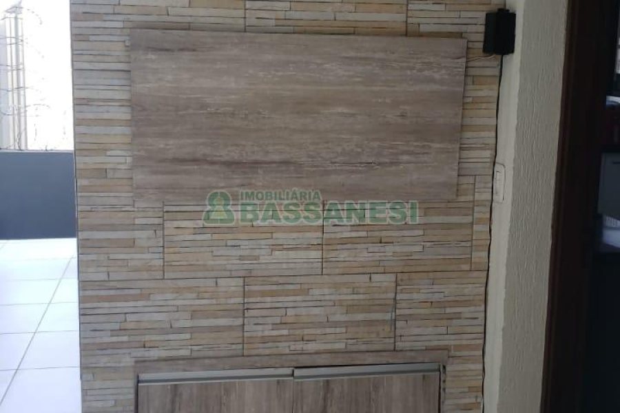 Casa com 265m², 4 dormitórios, 4 vagas, no bairro Vinhedos em Caxias do Sul para Comprar