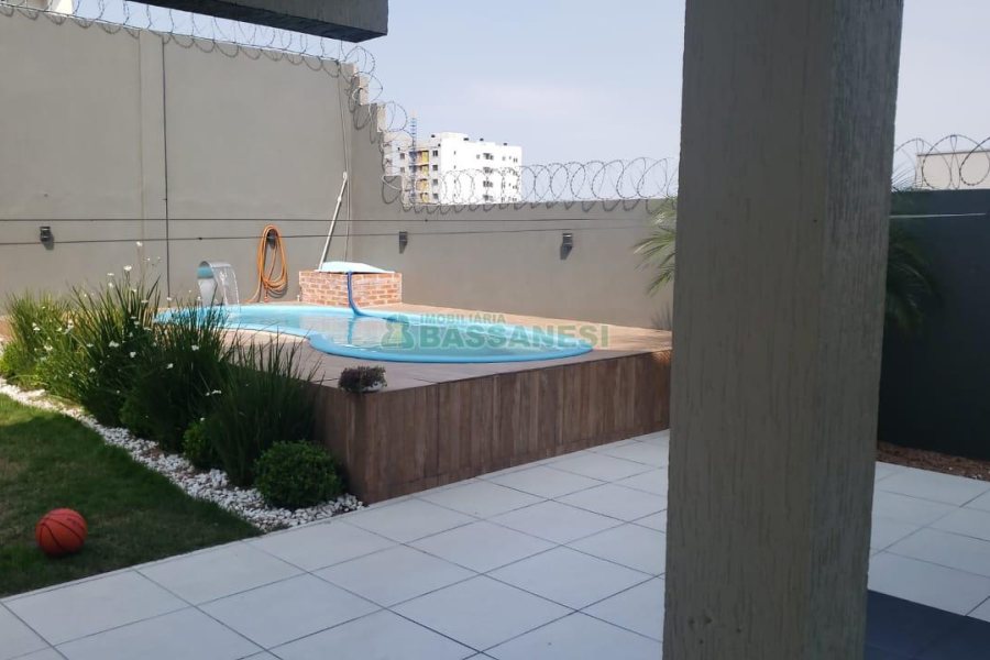 Casa com 265m², 4 dormitórios, 4 vagas, no bairro Vinhedos em Caxias do Sul para Comprar