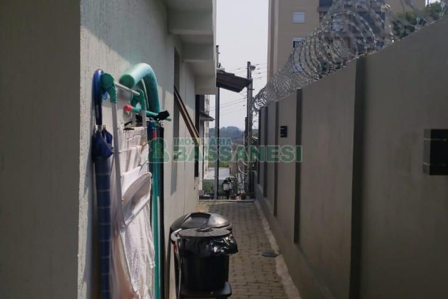 Casa com 265m², 4 dormitórios, 4 vagas, no bairro Vinhedos em Caxias do Sul para Comprar