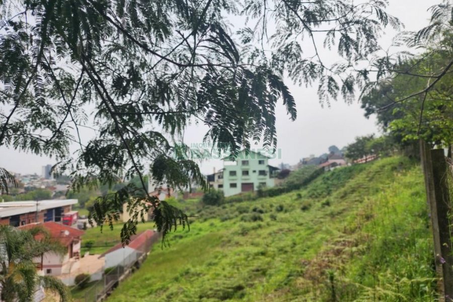 Terreno com 850m², no bairro Colina Sorriso em Caxias do Sul para Comprar