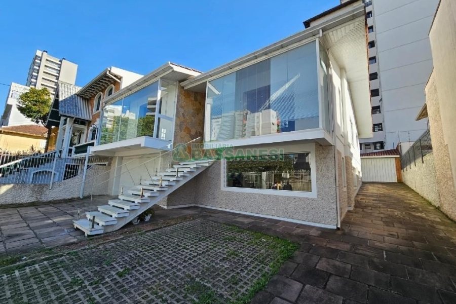 Casa Comercial com 350m², 3 vagas, no bairro Panazzolo em Caxias do Sul para Alugar