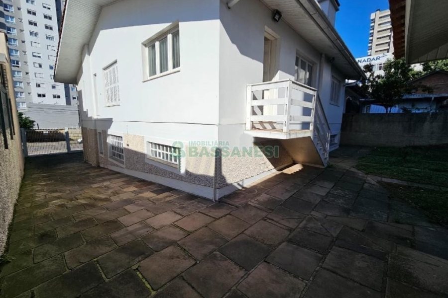 Casa Comercial com 350m², 3 vagas, no bairro Panazzolo em Caxias do Sul para Alugar