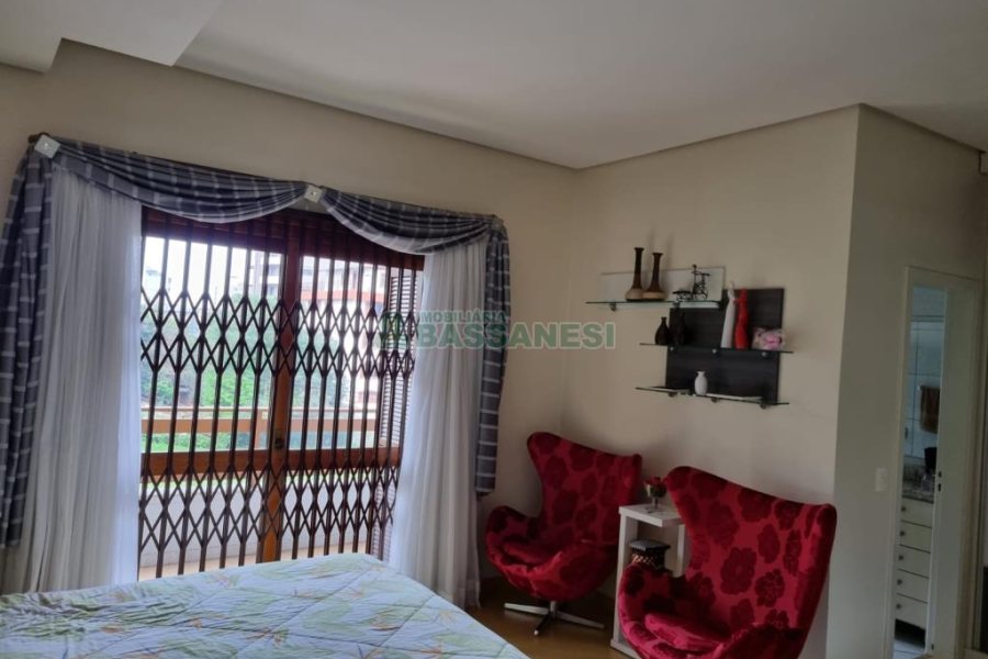 Apartamento com 242m², 3 dormitórios, 3 vagas, no bairro Panazzolo em Caxias do Sul para Comprar