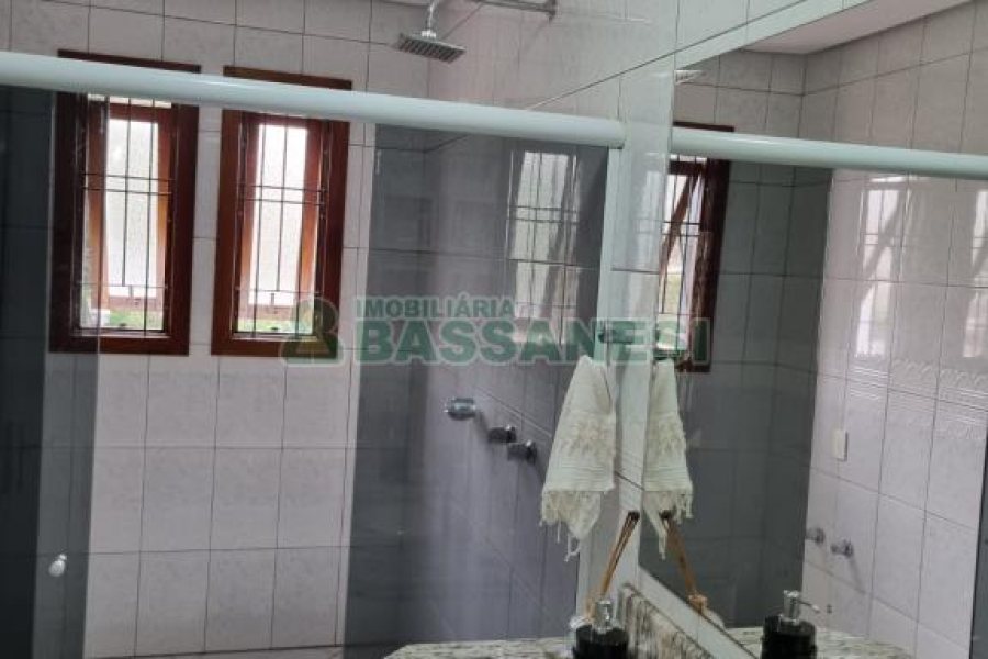 Apartamento com 242m², 3 dormitórios, 3 vagas, no bairro Panazzolo em Caxias do Sul para Comprar