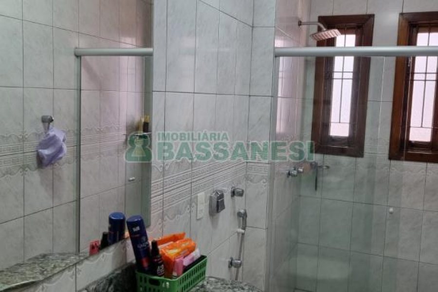 Apartamento com 242m², 3 dormitórios, 3 vagas, no bairro Panazzolo em Caxias do Sul para Comprar