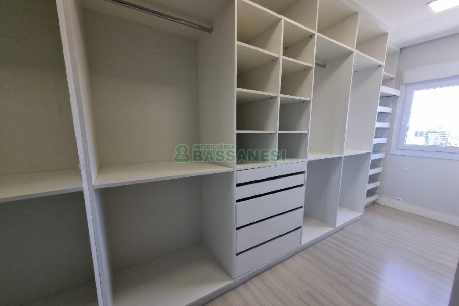 Apartamento com 920m², 2 dormitórios, 4 vagas, no bairro Panazzolo em Caxias do Sul para Alugar