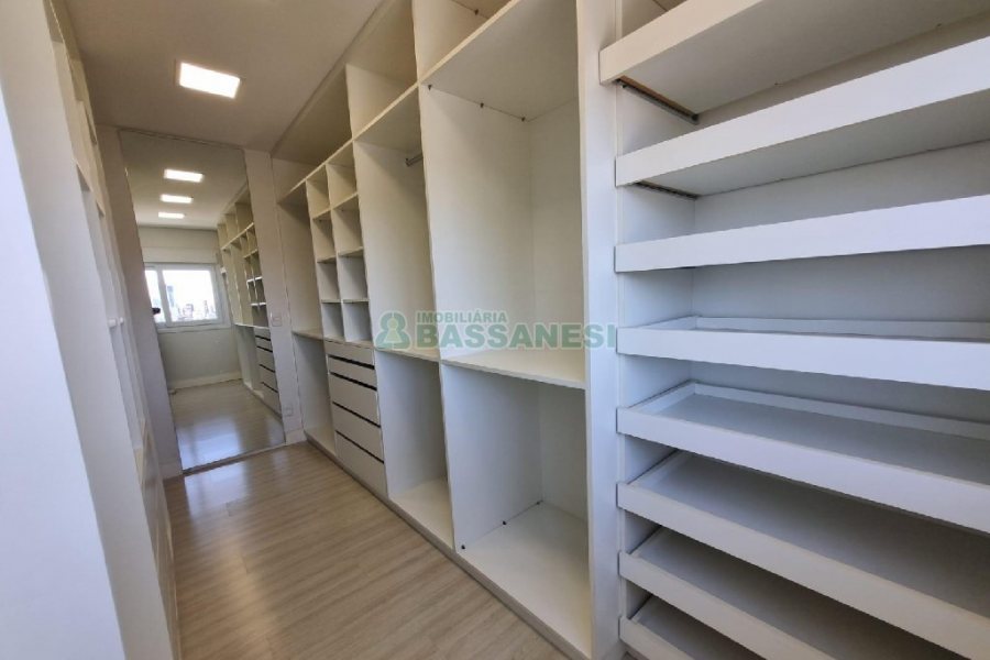 Apartamento com 920m², 2 dormitórios, 4 vagas, no bairro Panazzolo em Caxias do Sul para Alugar