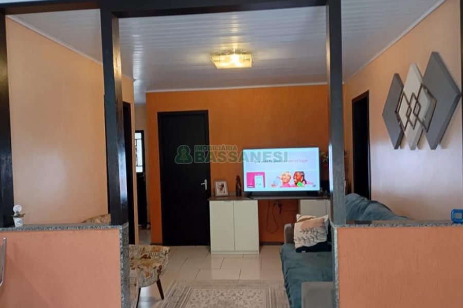 Casa com 288m², 3 dormitórios, 5 vagas, no bairro Charqueadas em Caxias do Sul para Comprar