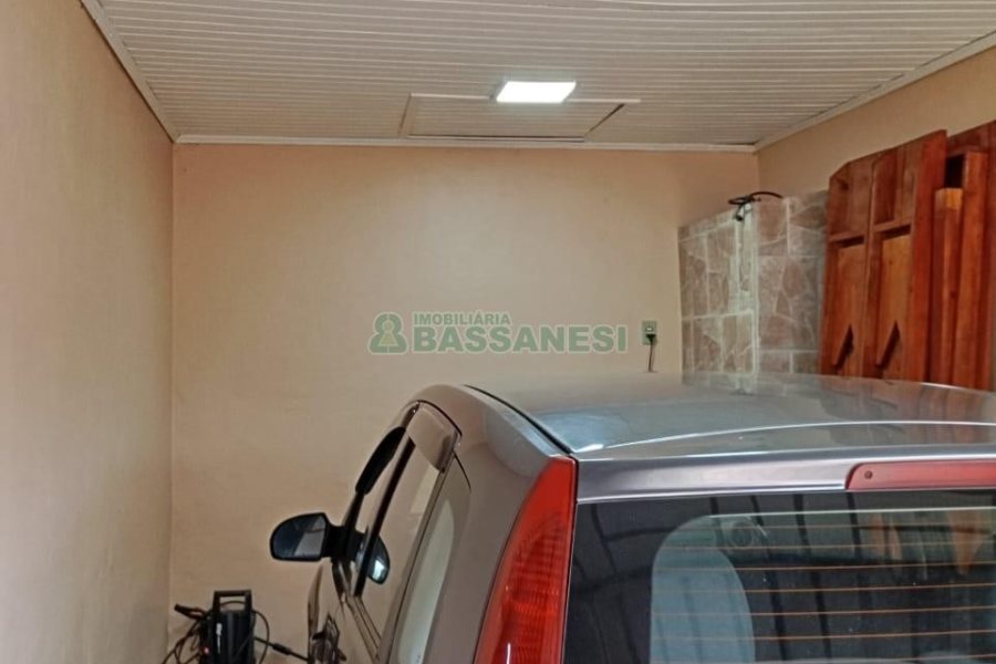 Casa com 288m², 3 dormitórios, 5 vagas, no bairro Charqueadas em Caxias do Sul para Comprar