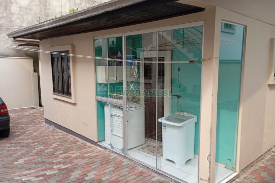 Casa com 288m², 3 dormitórios, 5 vagas, no bairro Charqueadas em Caxias do Sul para Comprar