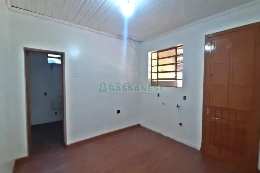 Casa Comercial com 70m², 3 dormitórios, no bairro São Leopoldo em Caxias do Sul para Alugar