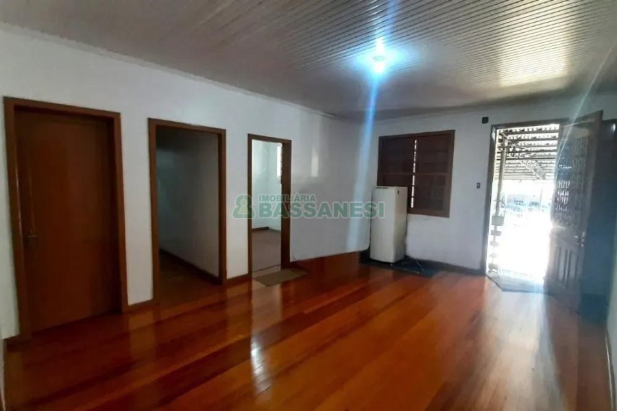Casa Comercial com 70m², 3 dormitórios, no bairro São Leopoldo em Caxias do Sul para Alugar
