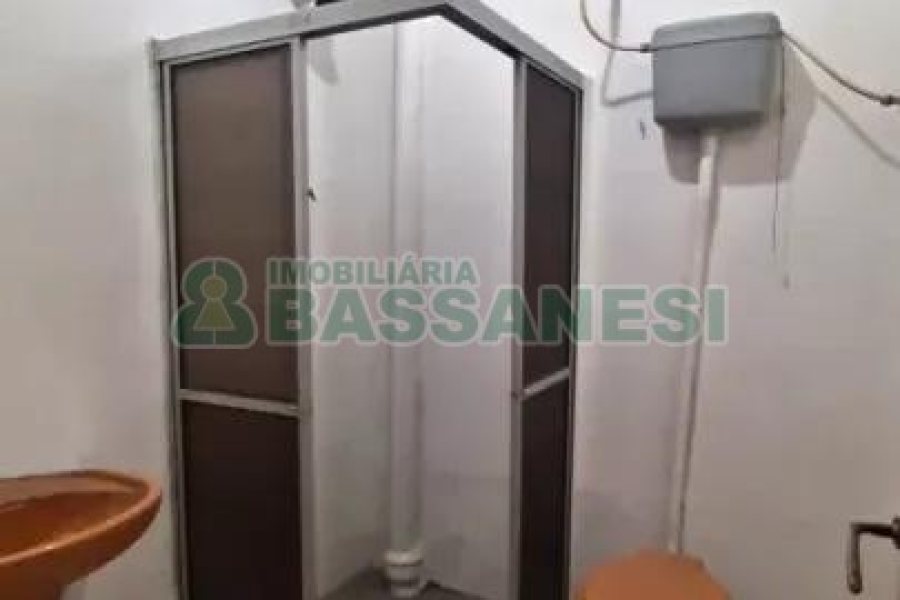 Casa Comercial com 70m², 3 dormitórios, no bairro São Leopoldo em Caxias do Sul para Alugar