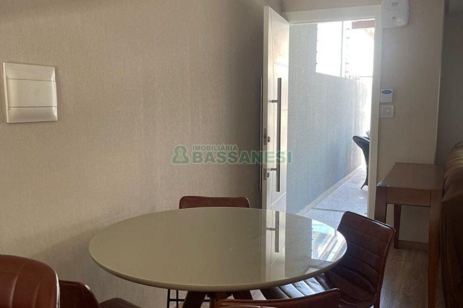 Sobrado com 139m², 3 dormitórios, 2 vagas, no bairro São Victor COHAB em Caxias do Sul para Comprar