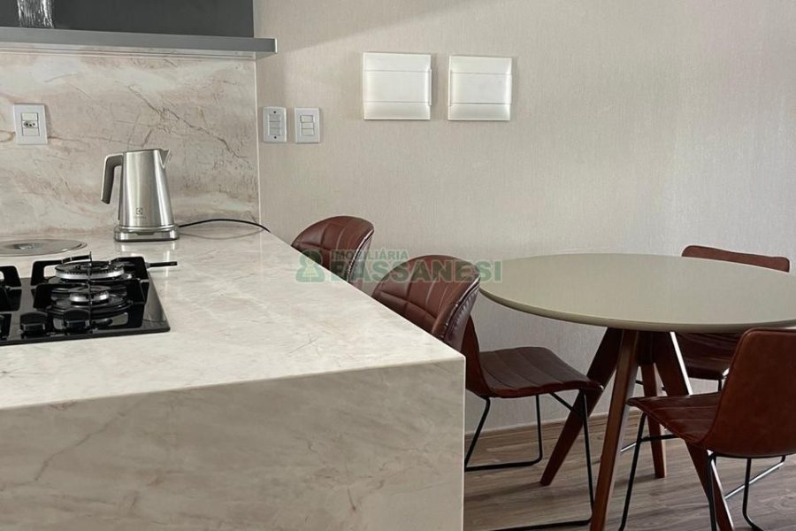 Sobrado com 139m², 3 dormitórios, 2 vagas, no bairro São Victor COHAB em Caxias do Sul para Comprar