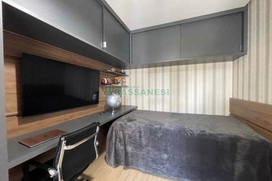 Sobrado com 139m², 3 dormitórios, 2 vagas, no bairro São Victor COHAB em Caxias do Sul para Comprar